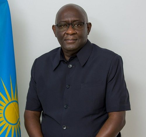 Umunyepolitike utaripfanaga, inshuti ya ruhago n’abahanzi! Inkuru Alain Mukuralinda asize i musozi