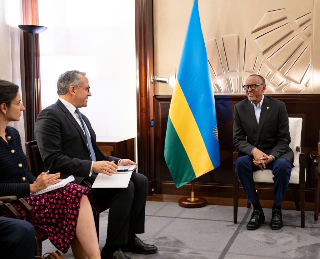 Perezida Kagame yitabiriye inama mpuzamahanga yiga ku isanzure i Paris