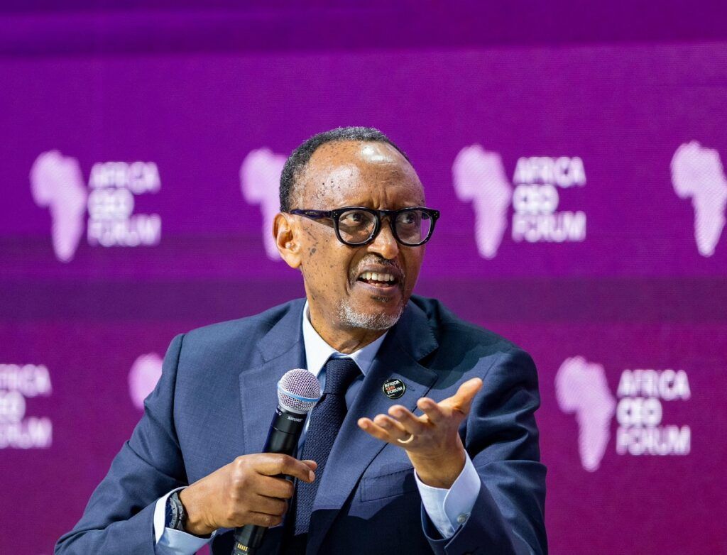 Perezida Kagame yasabye Abakuru b’Ibihugu bya Afurika kumenya kwihagararago no kwihesha agaciro