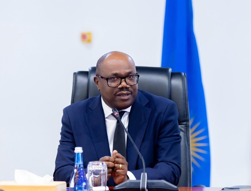 Minisitiri w’Intebe Nsengiyumva yasabye abacuruzi kudahenda abaturage bitwaje izamuka ry’ibiciro ku isoko mpuzamahanga