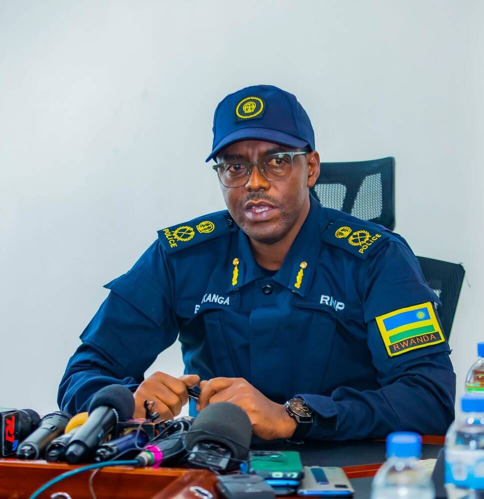 “No muri plafon tuzageramo inzoga tuzikuremo” : CP Boniface Rutikanga yaburiye abagihishe inzoga zaciwe ku isoko