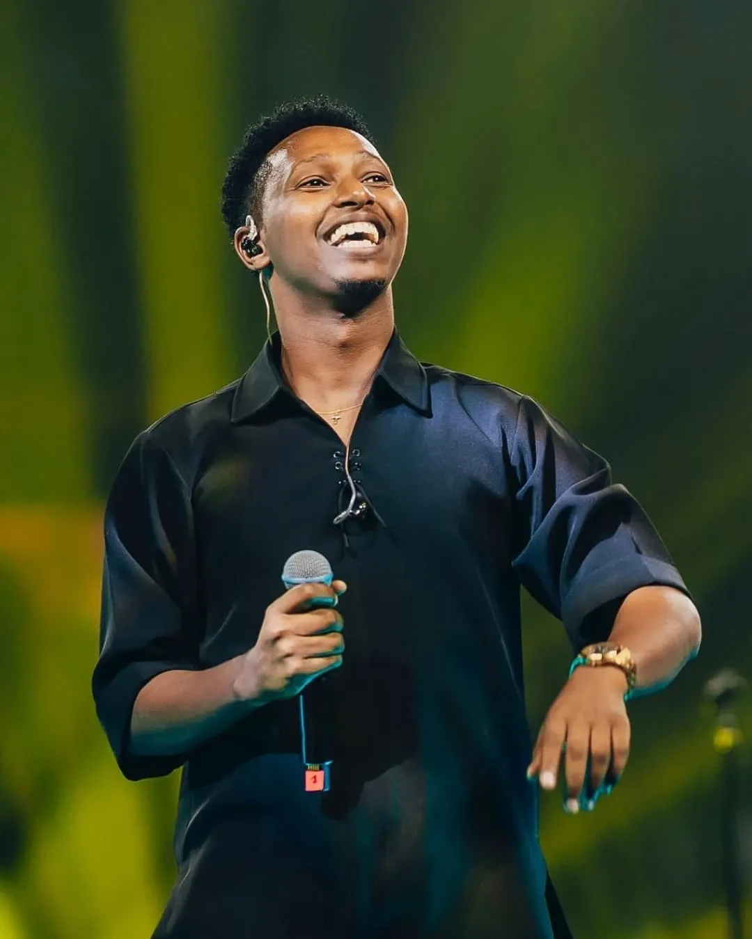 Israel Mbonyi akomeje kuyobora abahanzi nyarwanda i Mahanga