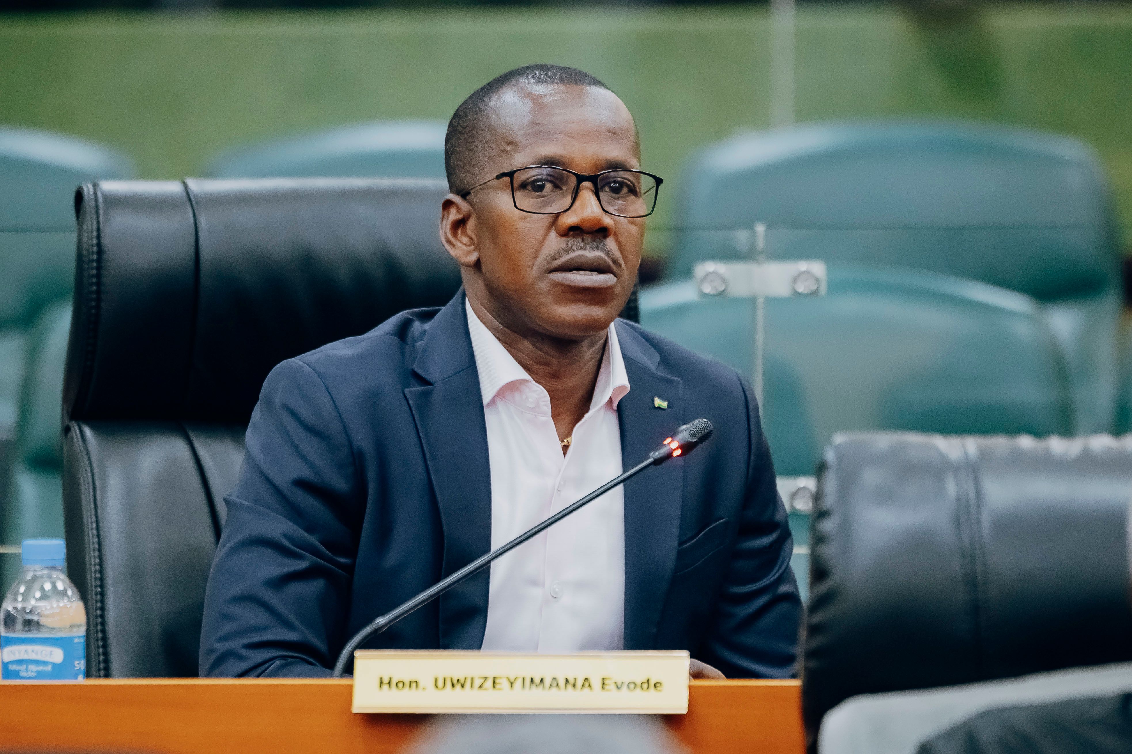 “Dusanga MTN yunama ku baturage”- Senateri Uwizeyimana abwira Minisitiri w’Intebe